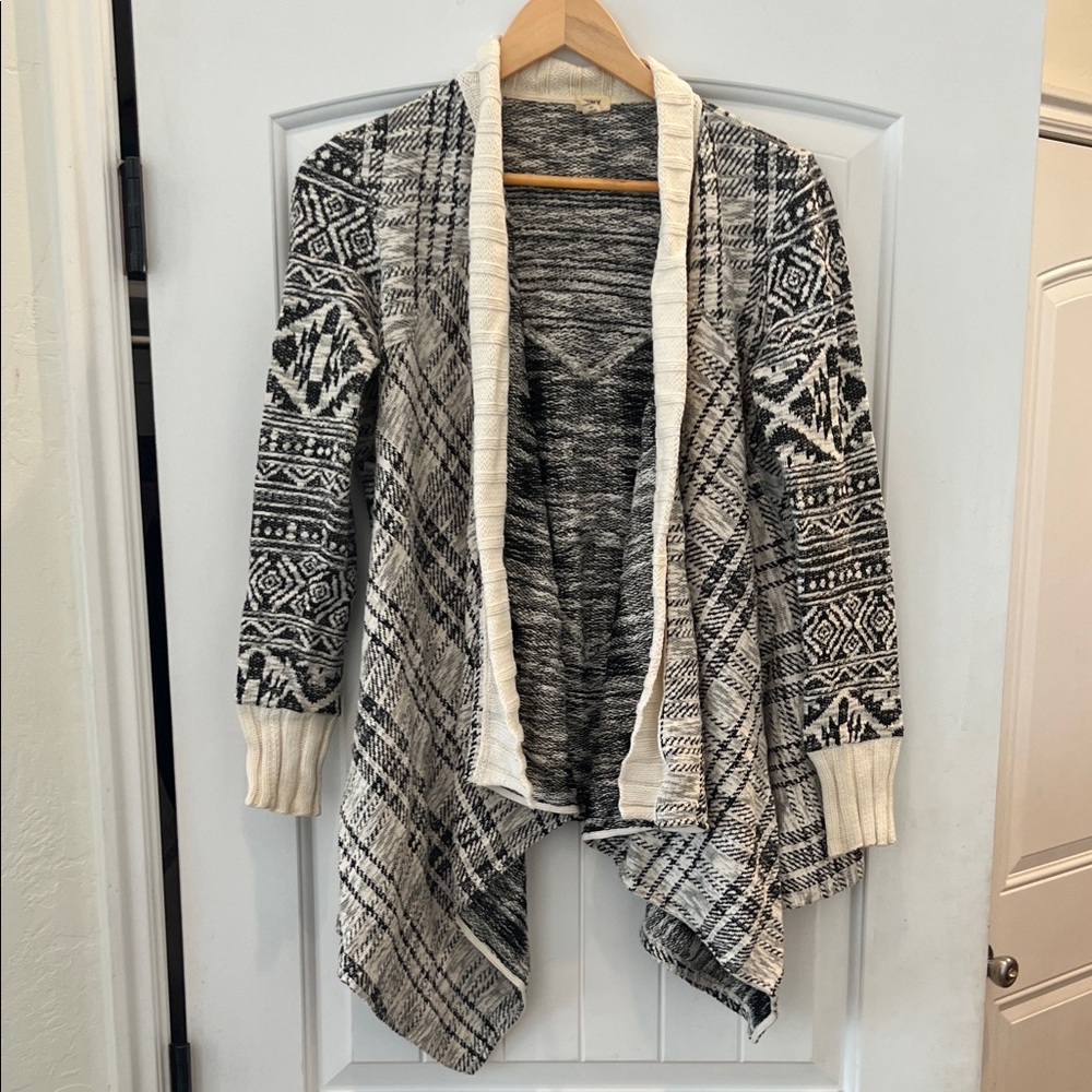 Anthropologie Women's Black and White Patterned Sweater